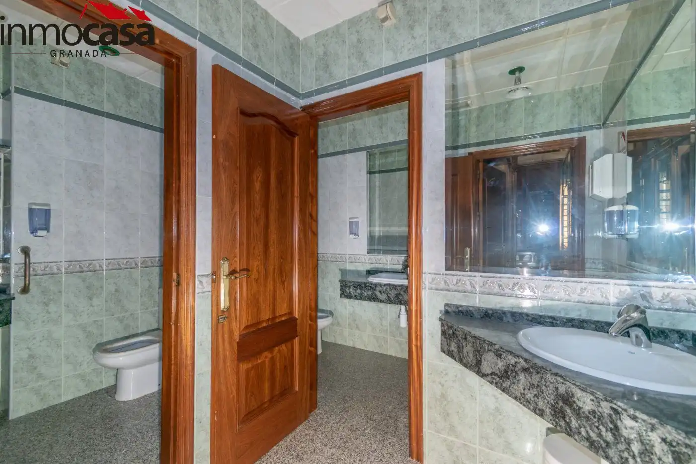 Bathroom of Commercial properties for sale in Granada  with Air Conditioner and Furnished