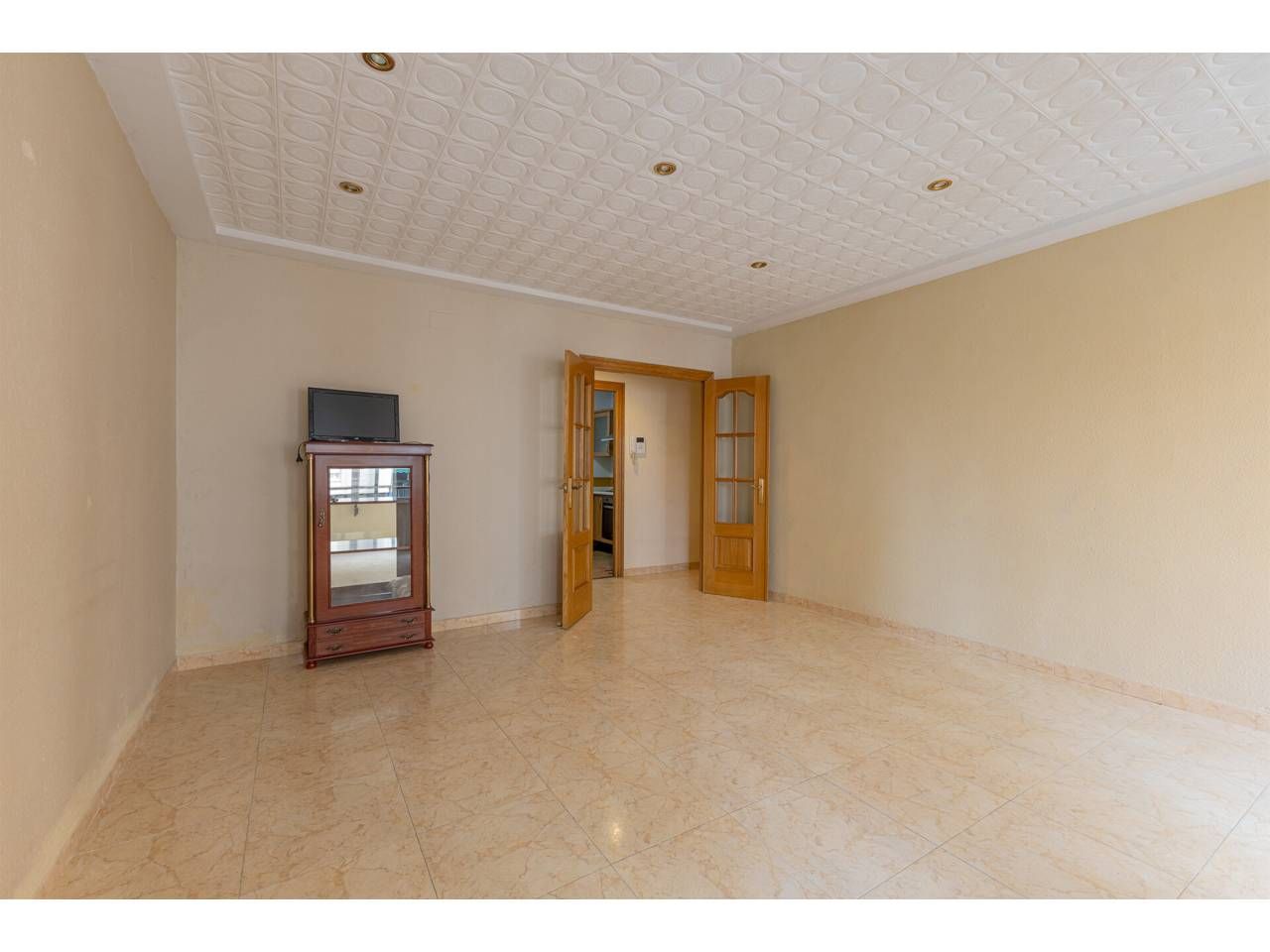 Flat for sale in  Valencia Capital  with Air Conditioner and Balcony
