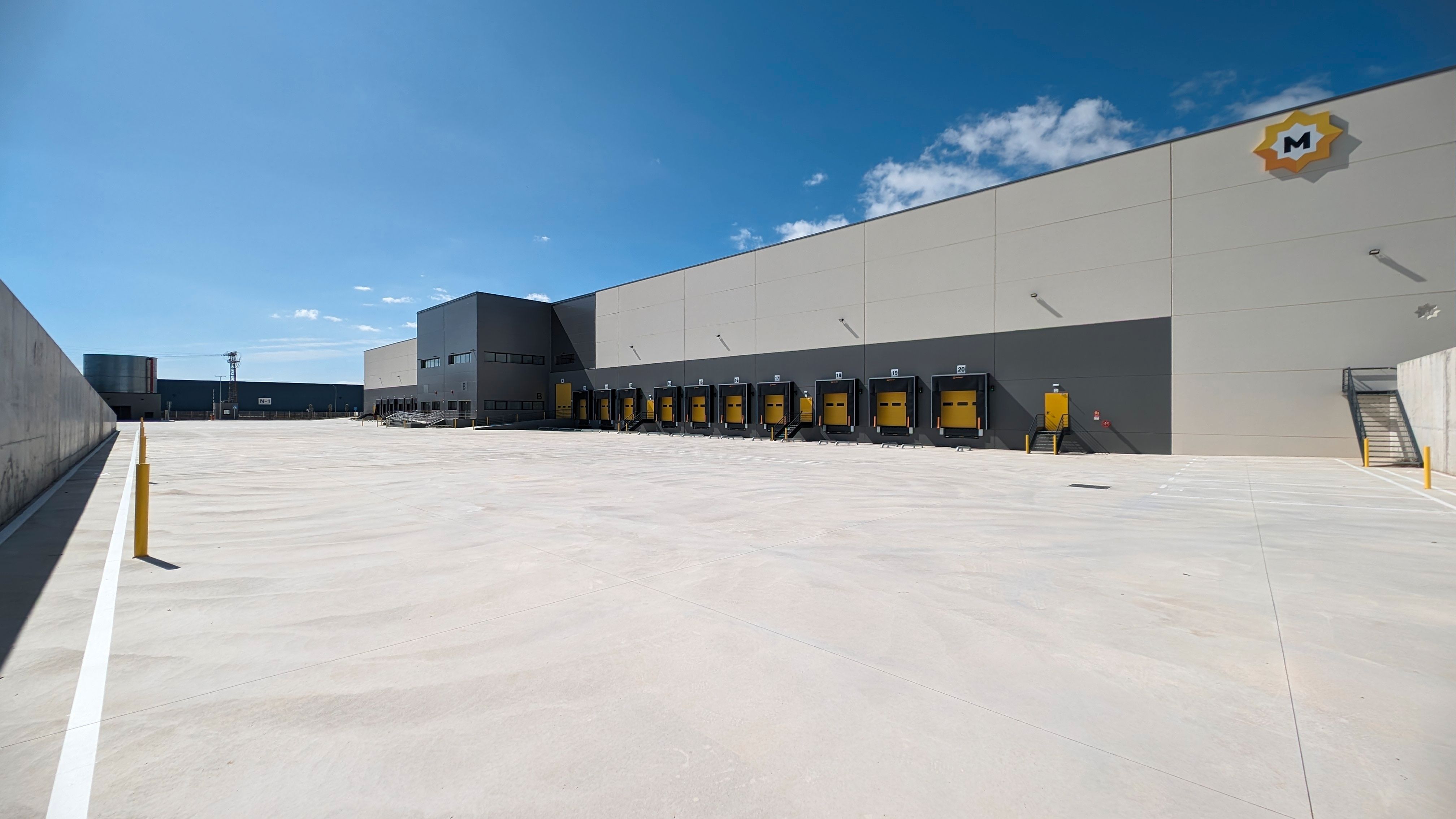 Vista exterior de Nau industrial de lloguer en Valls