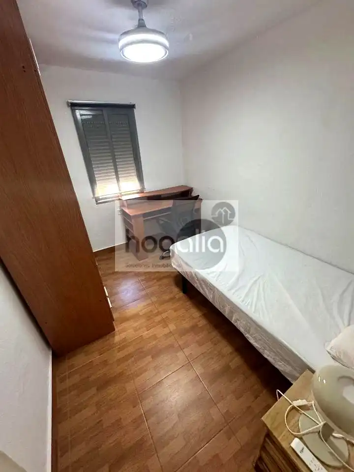 Bedroom of Flat for rent in Sevilla  with Storage room and Furnished