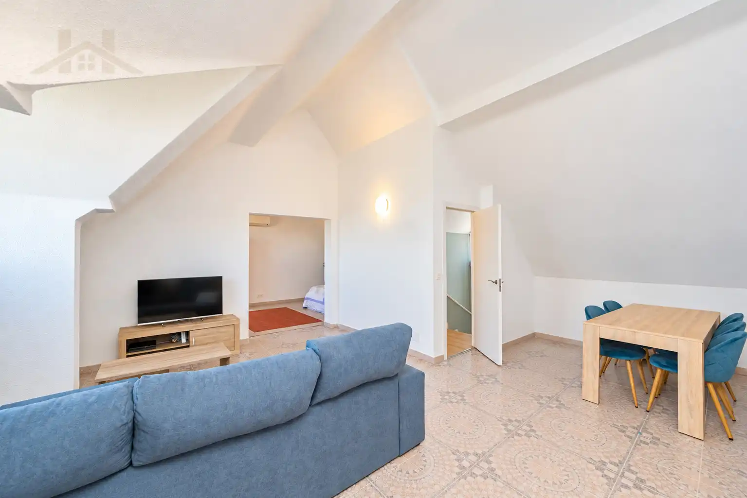 Sala d'estar de Casa adosada en venda en Monte Rozas
