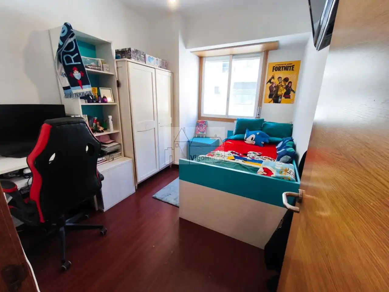 Habitación de Piso en venta en Vigo  con Calefacción, Terraza y Trastero