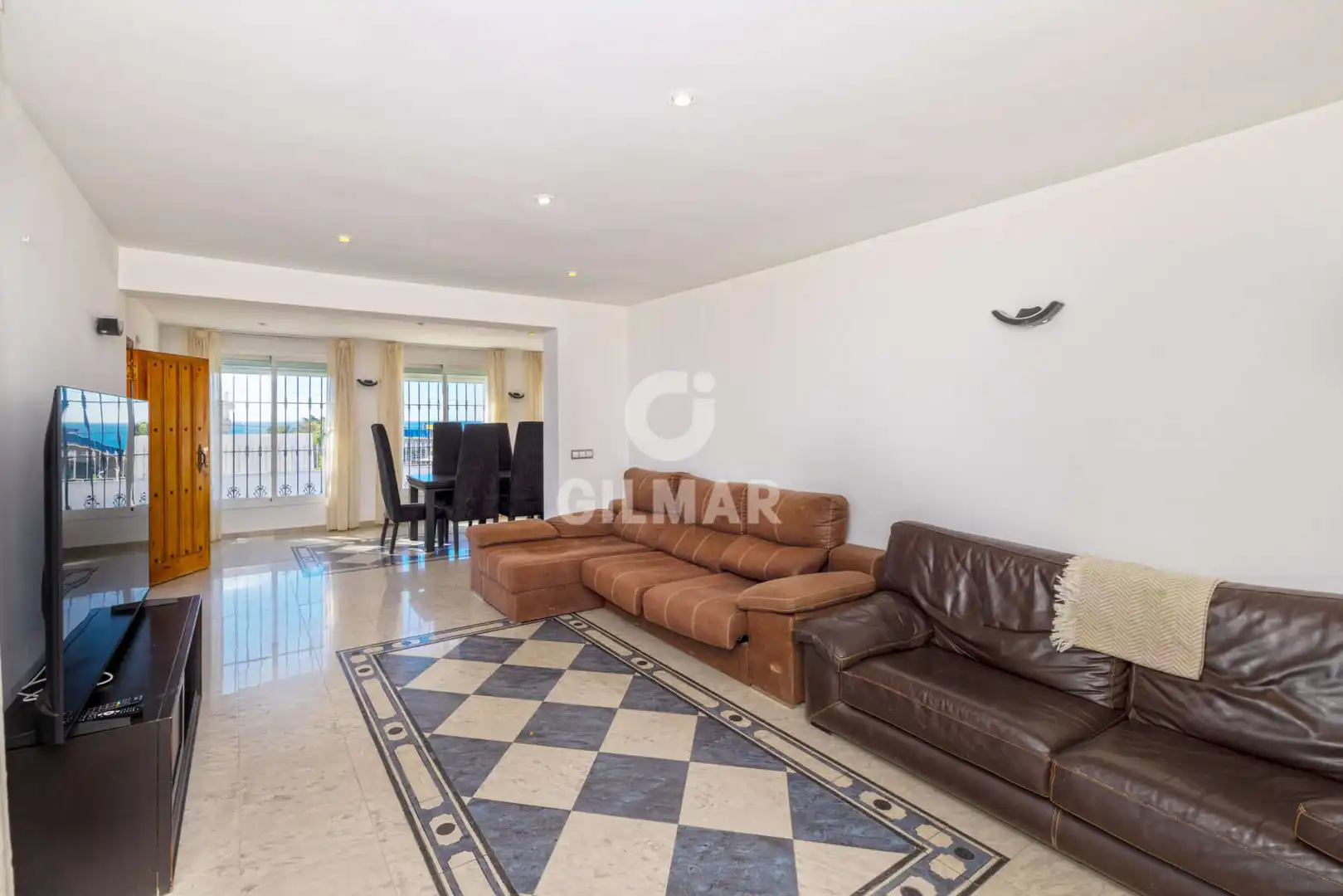Vista exterior de Casa o xalet en venda en Estepona amb Calefacció, Jardí privat i Piscina
