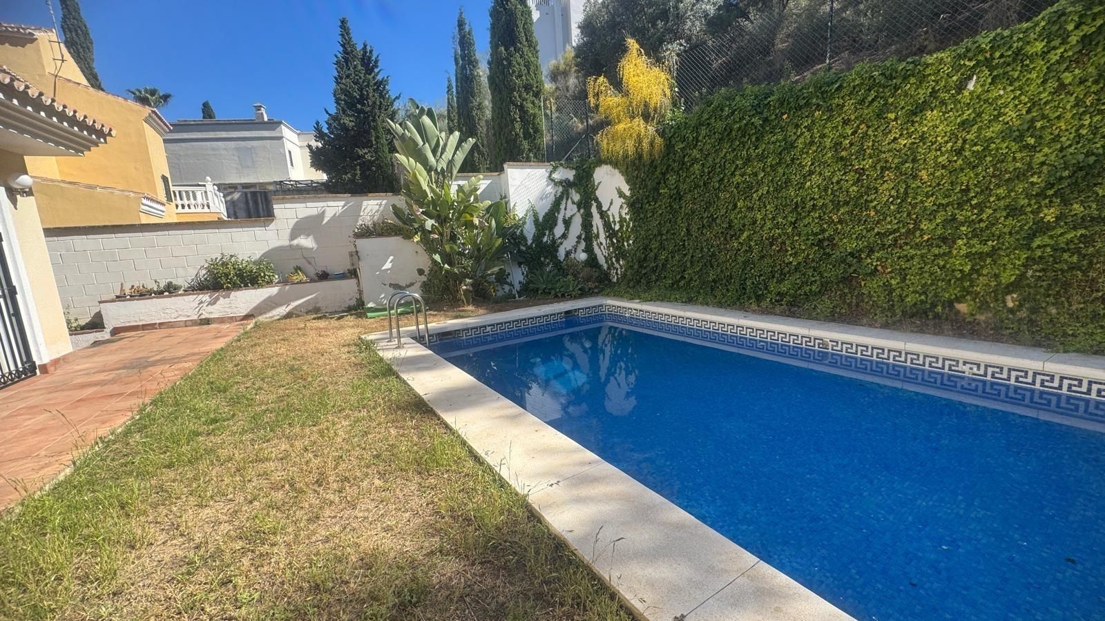 Piscina de Casa o xalet en venda en Rincón de la Victoria amb Aire condicionat, Terrassa i Piscina