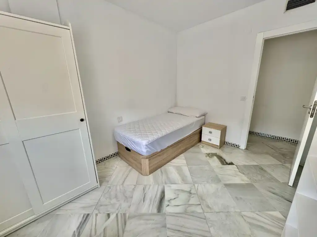 Bedroom of Flat for share in Córdoba  with Air Conditioner