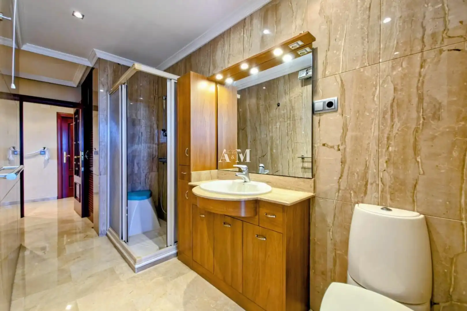 Bathroom of Flat for rent in Torrevieja  with Air Conditioner, Heating and Terrace