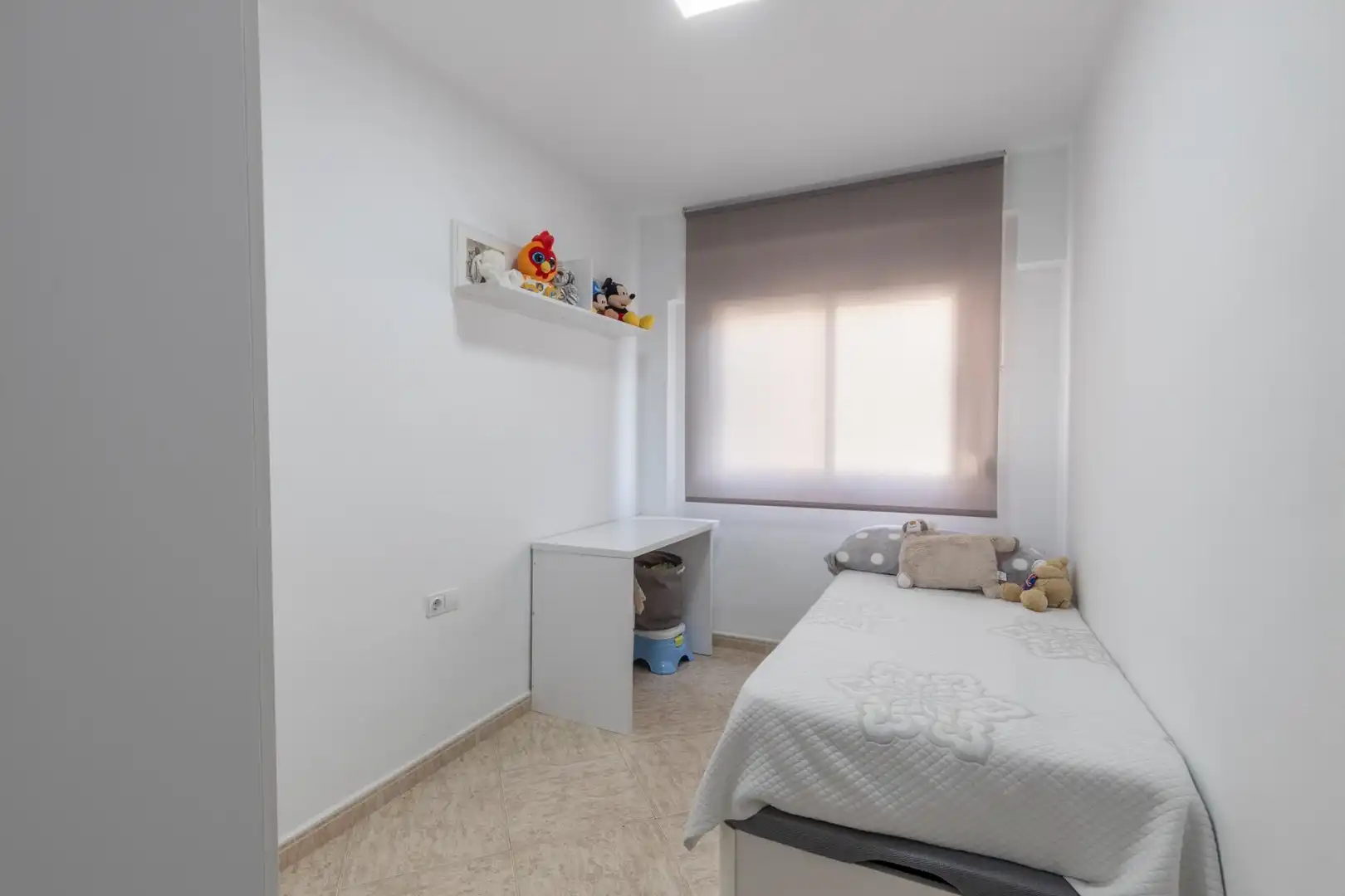 Bedroom of Flat for sale in Granada  with Air Conditioner and Balcony