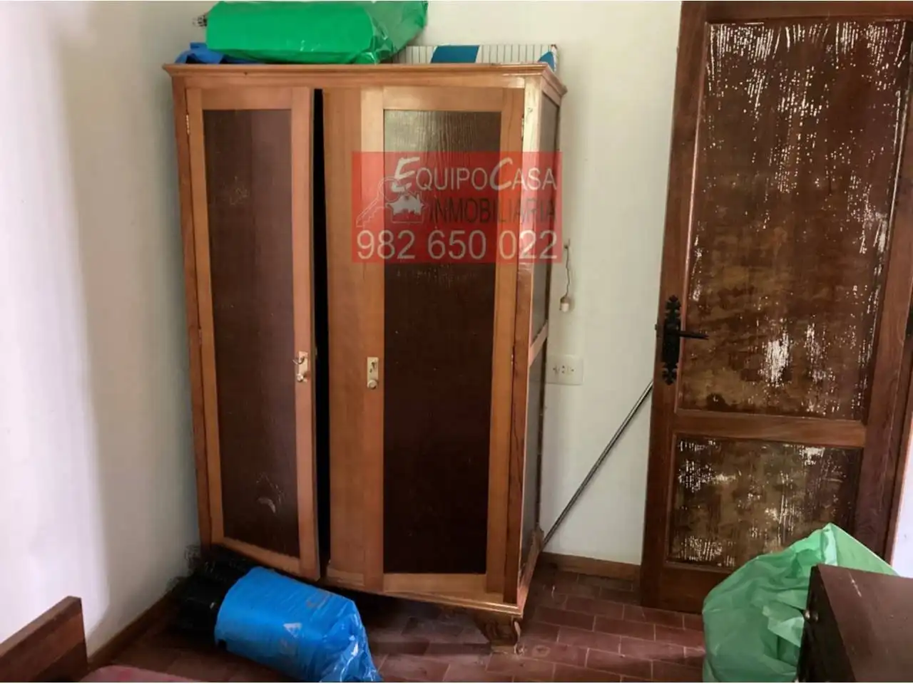Dormitori de Casa o xalet en venda en Begonte amb Jardí privat, Terrassa i Alarma