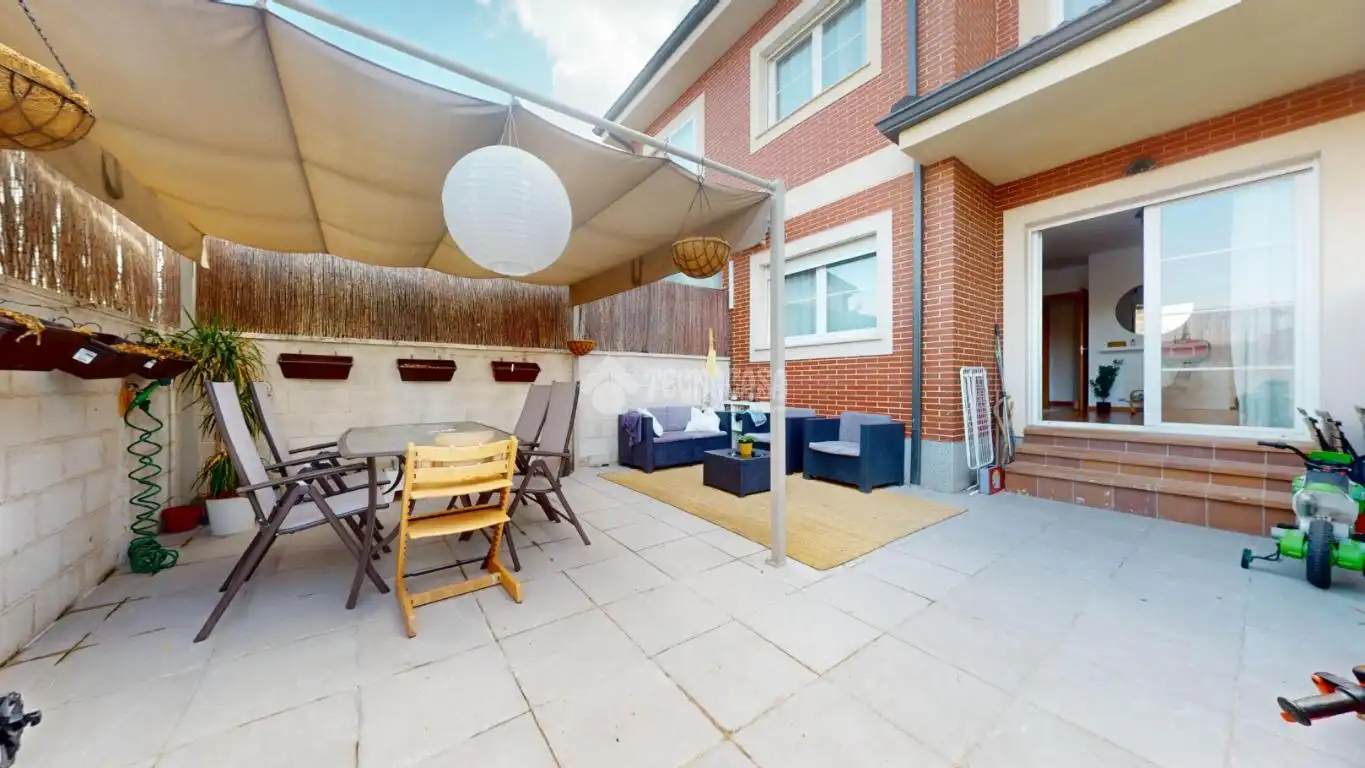 Casa bifamiliare con piscina in vendita a El Casar, imagen 2