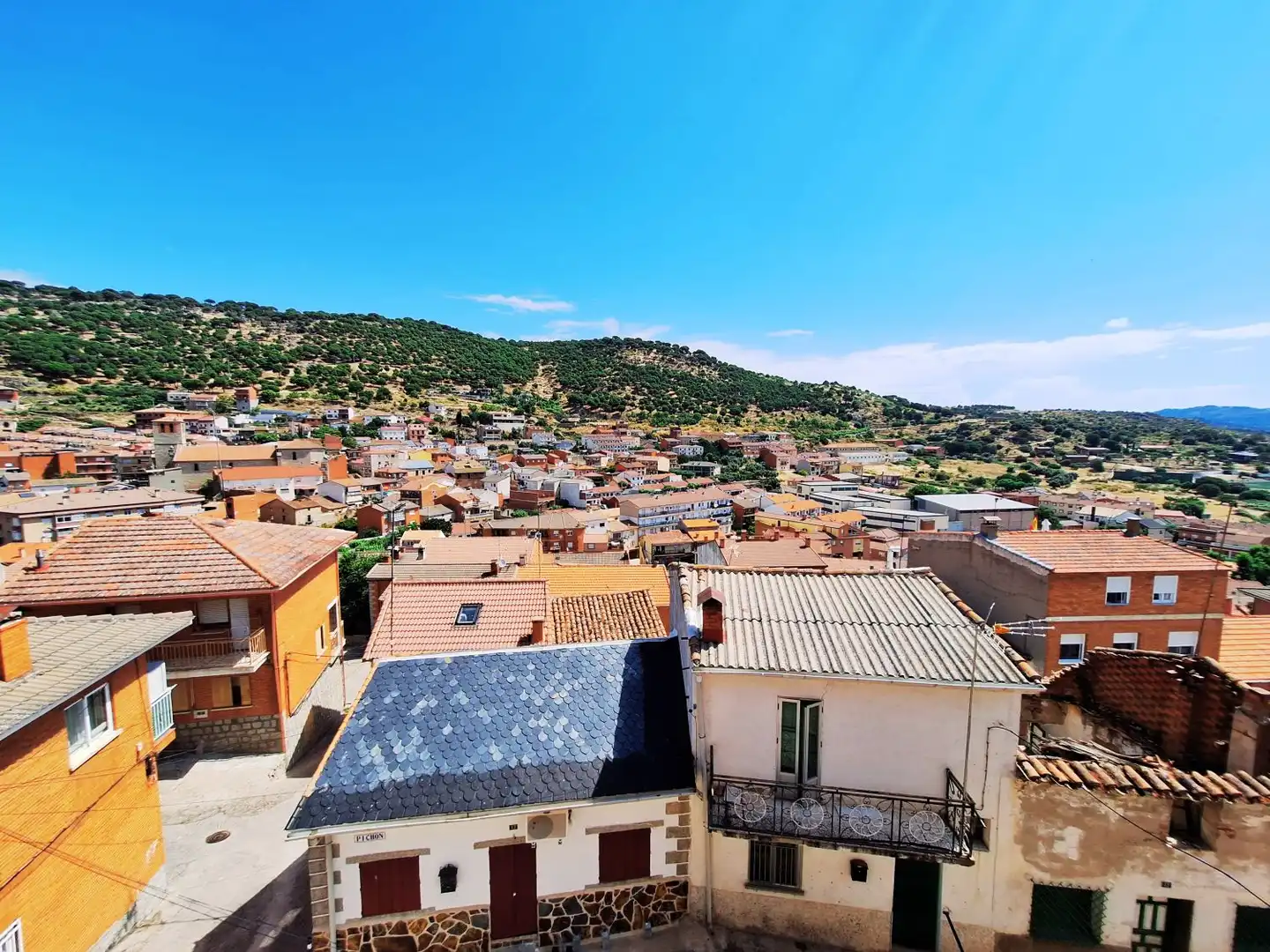 Vista exterior de Casa o chalet en venta en El Hoyo de Pinares  con Calefacción, Terraza y Trastero