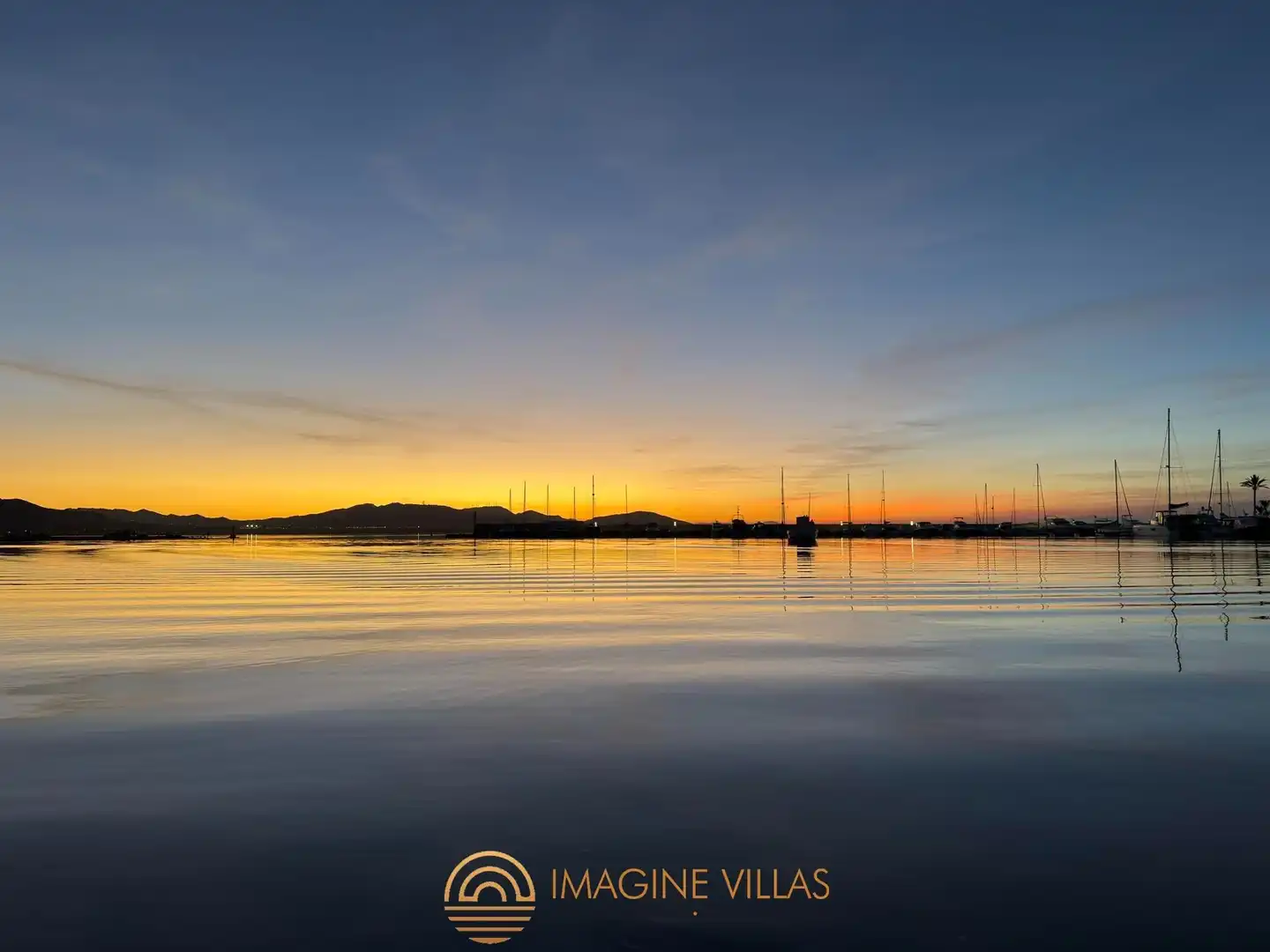 Vista exterior de Apartament en venda en La Manga del Mar Menor amb Terrassa, Moblat i Piscina comunitària