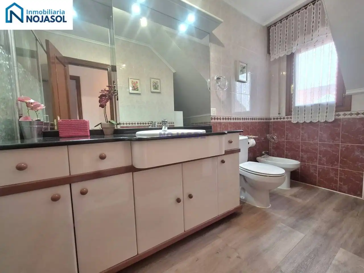 Badezimmer von Wohnungen zum Verkauf in Noja mit Heizung, Terrasse und Möbliert