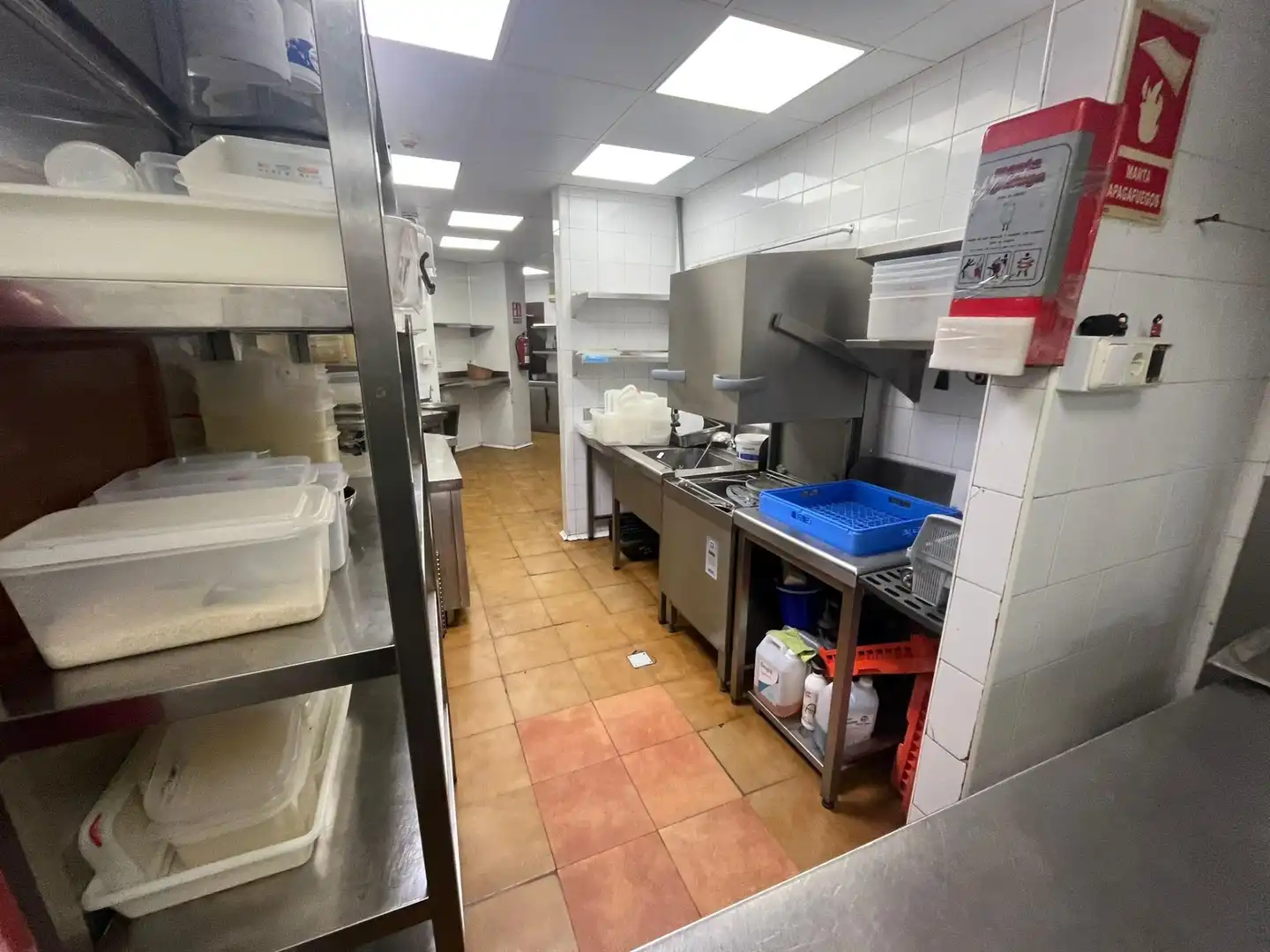 Cocina de Local en traspaso en Sevilla con Amueblado
