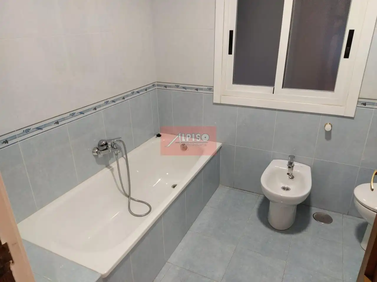 Baño de Piso de alquiler en Ourense Capital  con Calefacción, Amueblado y Balcón