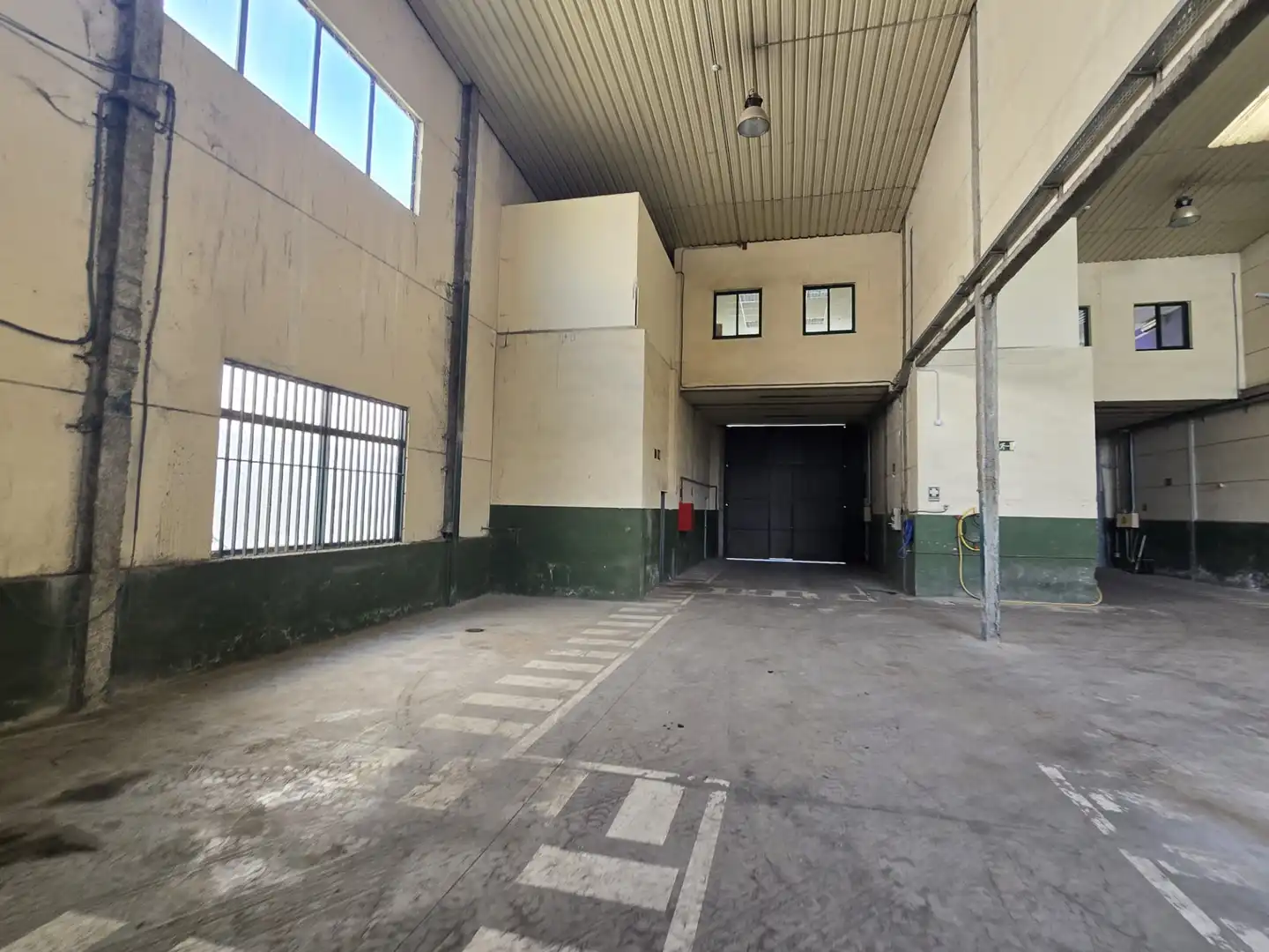 Nave industrial en alquiler en Urbanización Este - Montepríncipe