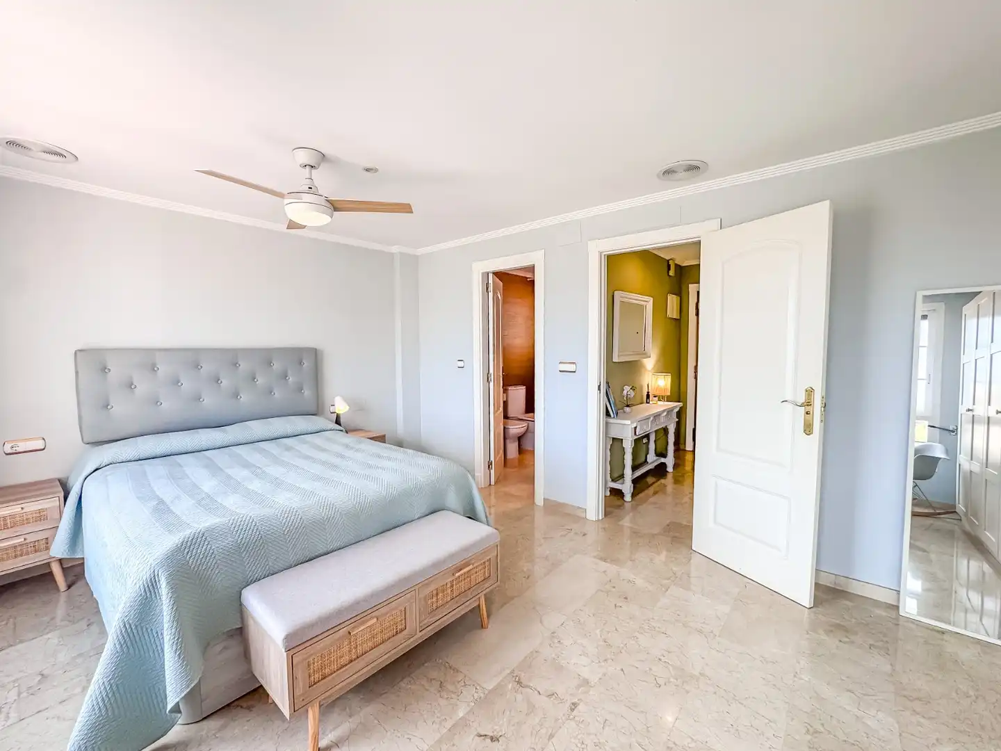 Habitación de Dúplex de alquiler en Santa Pola con Terraza, Trastero y Piscina