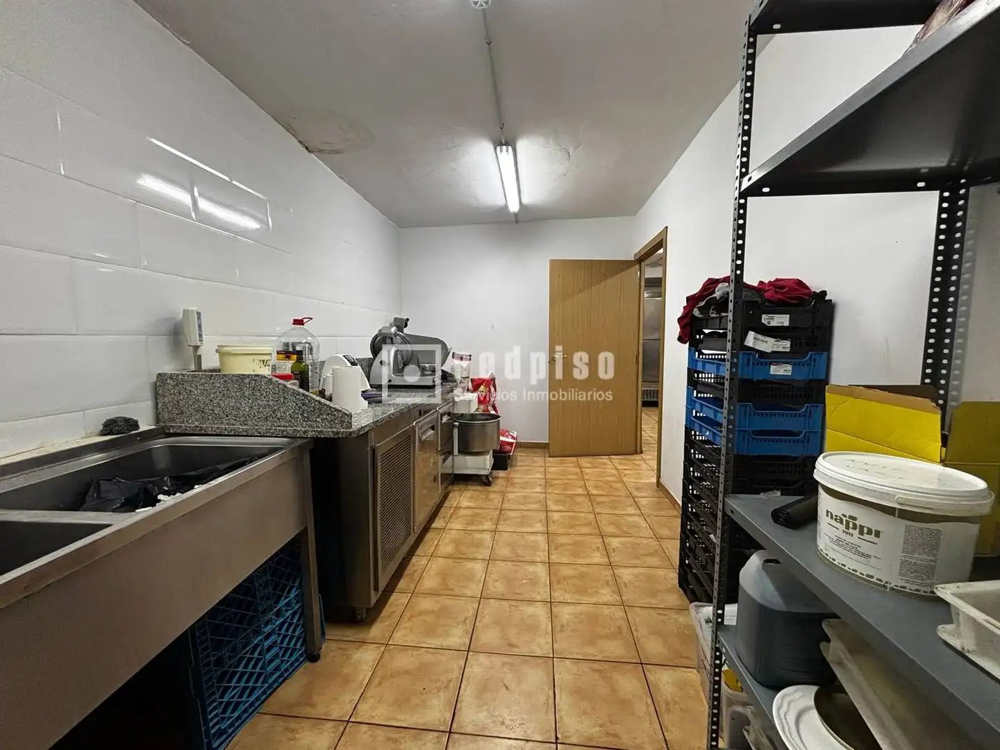 Cuina de Local en venda en Alhaurín de la Torre amb Aire condicionat, Terrassa i Moblat