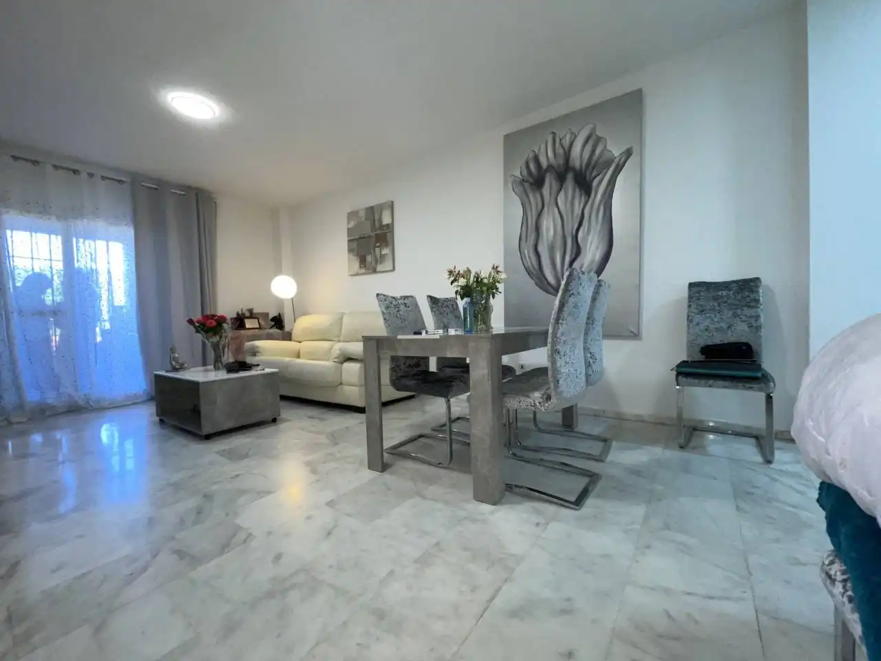 Sala de estar de Piso en venta en Marbella con Aire acondicionado, Calefacción y Terraza