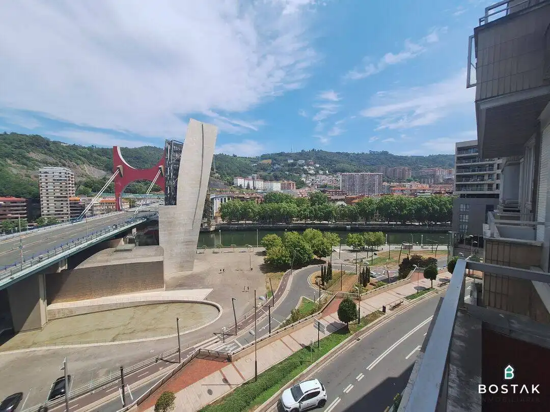 Vista exterior de Pis en venda en Bilbao  amb Calefacció i Terrassa