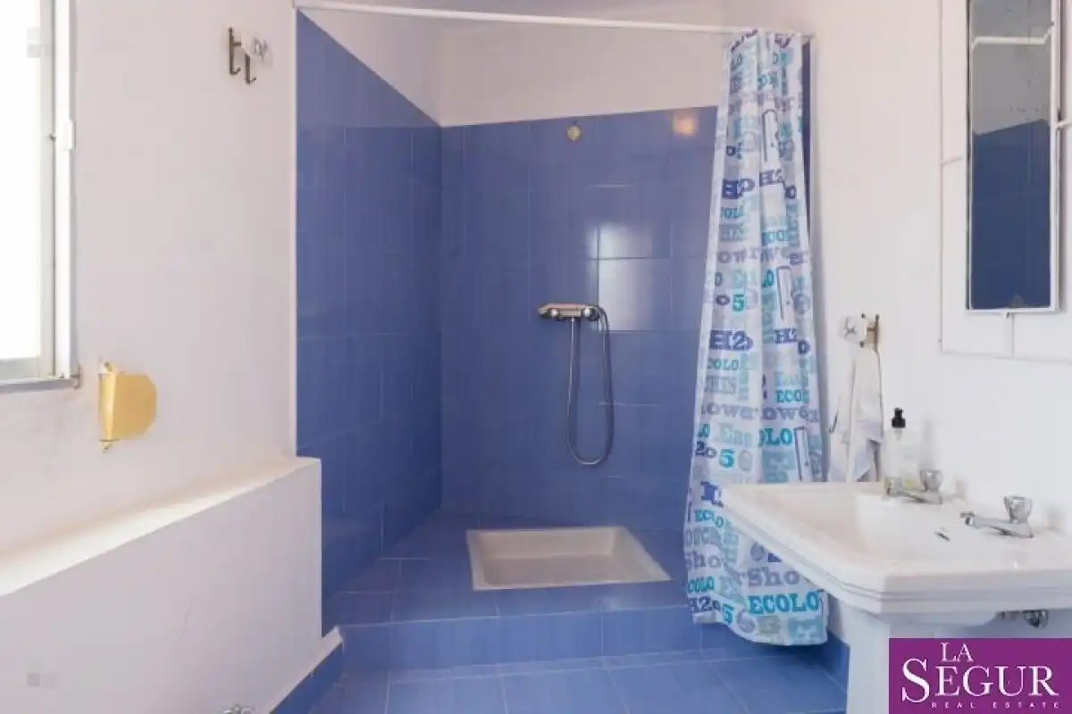 Bany de Casa o xalet en venda en Alcalá de los Gazules amb Terrassa, Traster i Moblat