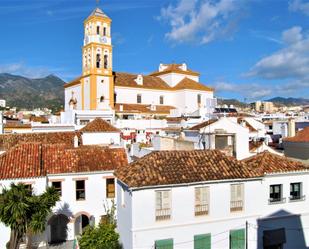 Vista exterior de Àtic en venda en Marbella amb Aire condicionat i Terrassa