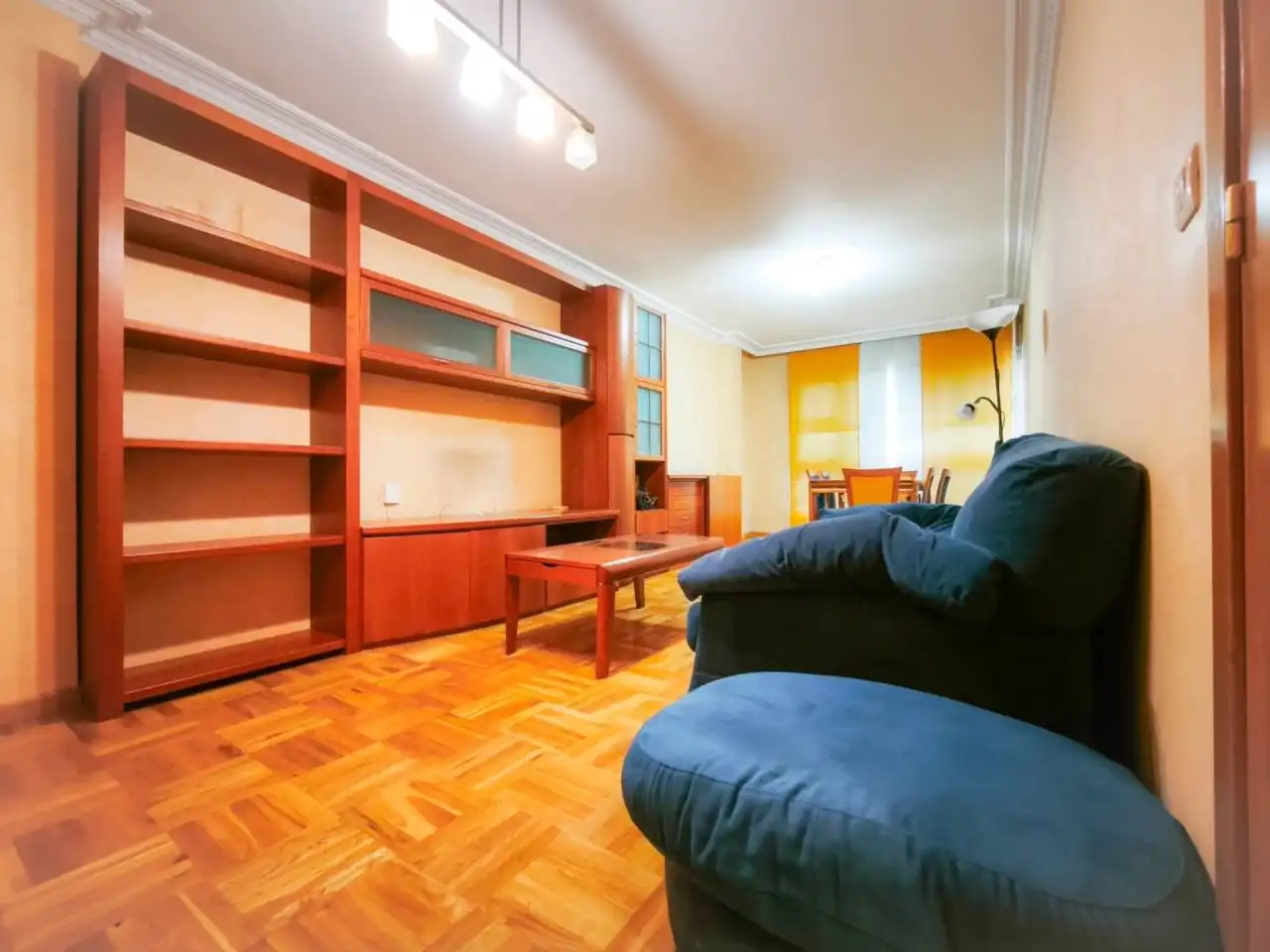 Living room of Flat for sale in Burgos  with Heating, Parquet flooring and Terrace
