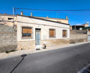 Vista exterior de Casa o xalet en venda en Baza amb Jardí privat
