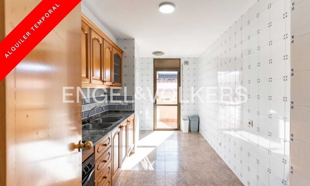 Cuina de Dúplex de lloguer en Arenys de Mar amb Calefacció, Terrassa i Balcó