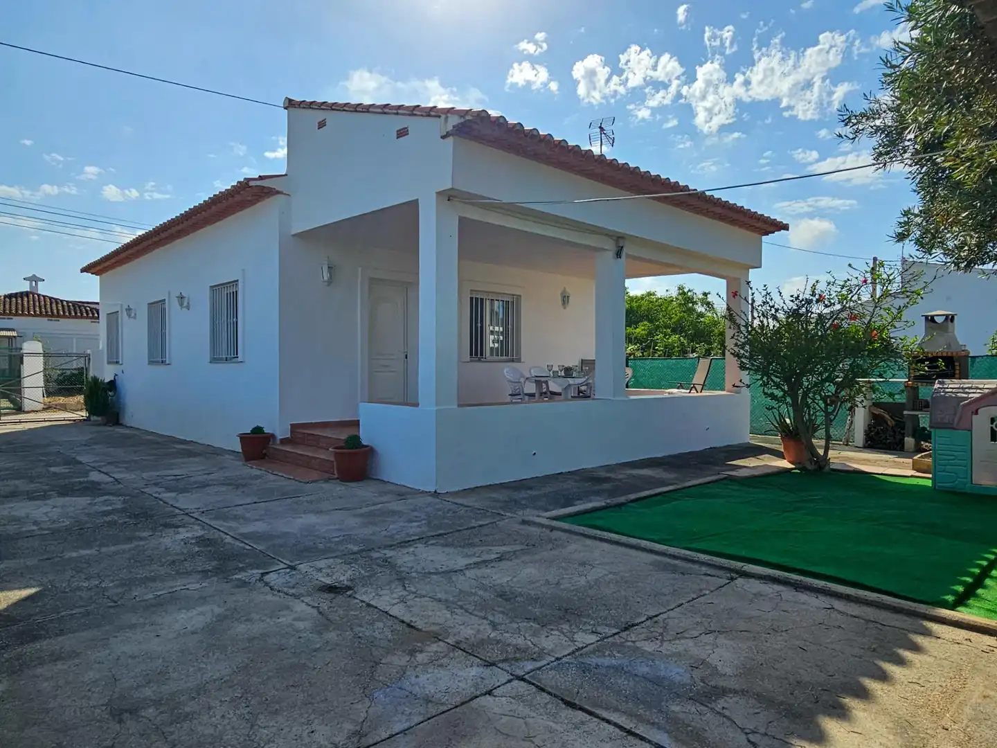 Vista exterior de Casa o xalet en venda en Oliva amb Aire condicionat, Calefacció i Jardí privat