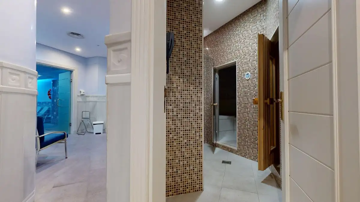Bathroom of Flat for sale in Estepona  with Air Conditioner, Heating and Terrace