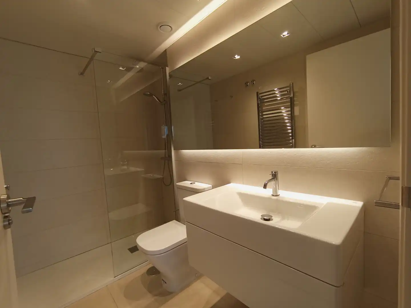 Badezimmer von Wohnung zur Miete in Madrid mit Klimaanlage, Heizung und Abstellraum