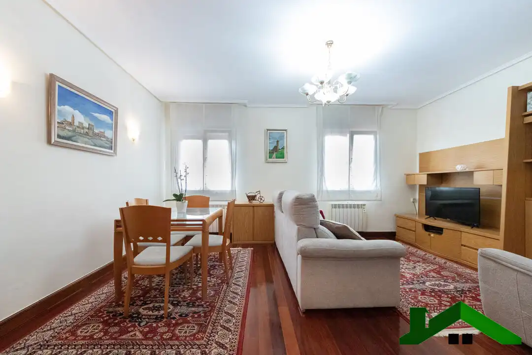 Sala de estar de Piso en venta en Bilbao  con Calefacción, Jardín privado y Amueblado