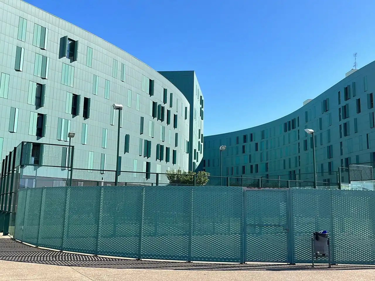 Vista exterior de Apartament en venda en  Logroño amb Piscina