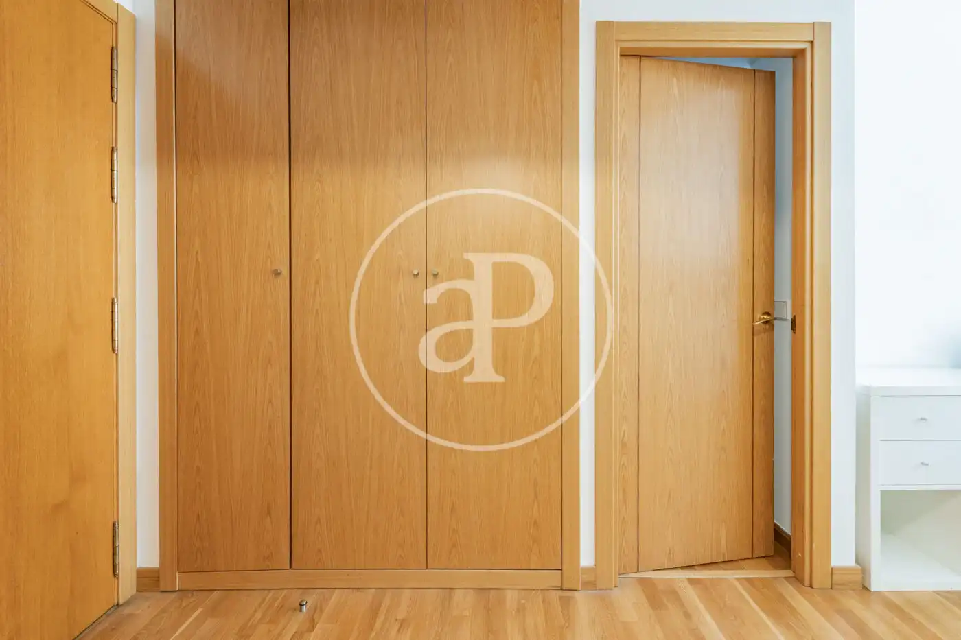 Wohnung zum Verkauf in Madrid mit Klimaanlage, Heizung und Privatgarten