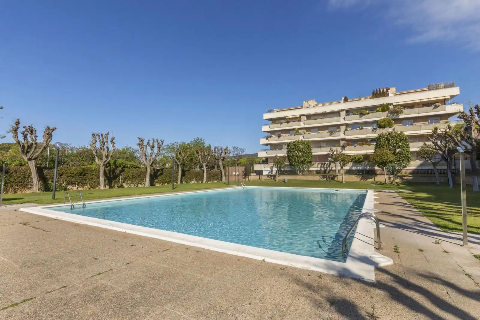 Schwimmbecken von Dachboden zum Verkauf in Sant Andreu de Llavaneres mit Klimaanlage, Heizung und Terrasse