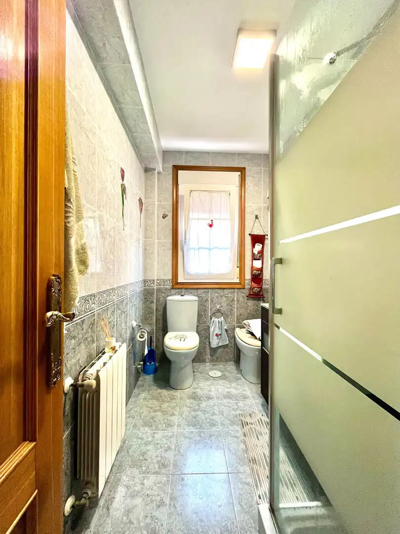 Bany de Casa o xalet en venda en Culleredo amb Calefacció, Terrassa i Traster