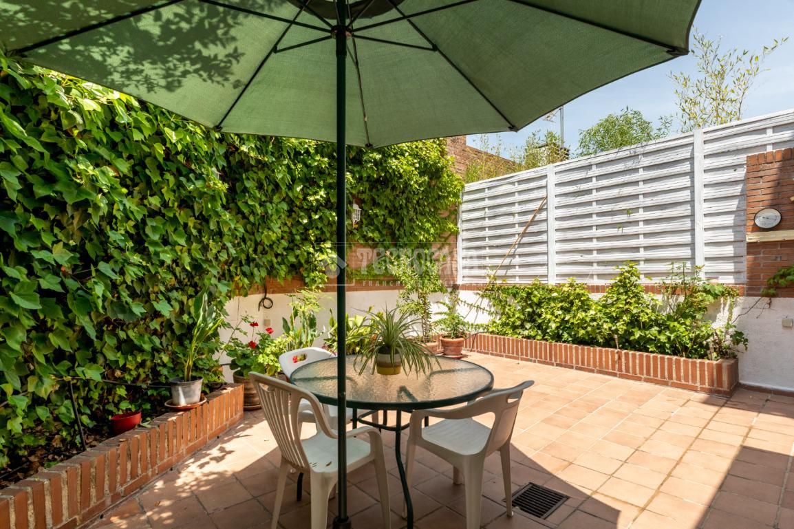 Garden of Single-family semi-detached for sale in  Madrid Capital  with Air Conditioner, Heating and Parquet flooring