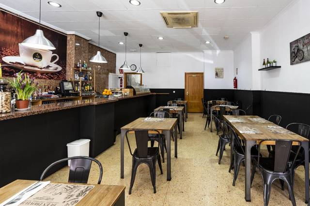 Local comercial en Alquiler en Nou Moles