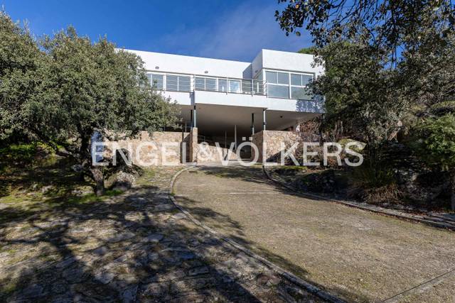 Casa-chalet en Alquiler en Avenida de Roncesvalles en Navalagamella
