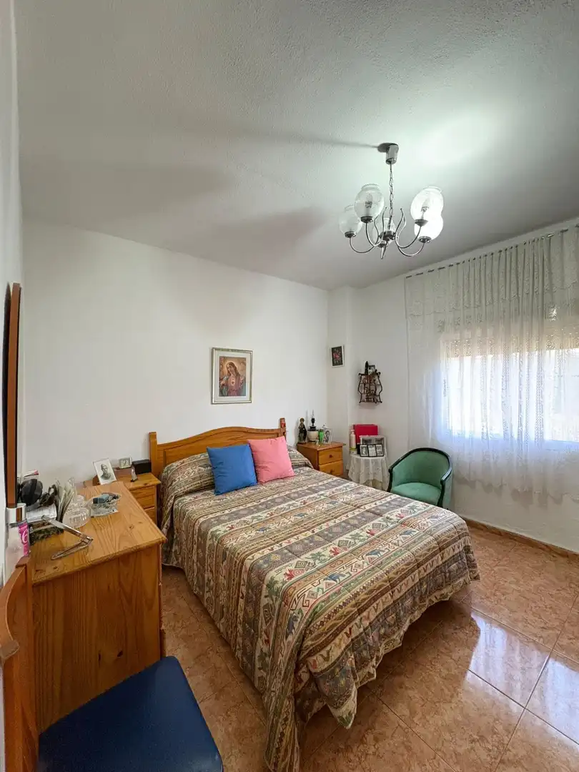 Habitación de Casa o chalet en venta en Castellón de la Plana / Castelló de la Plana con Jardín privado y Piscina comunitaria