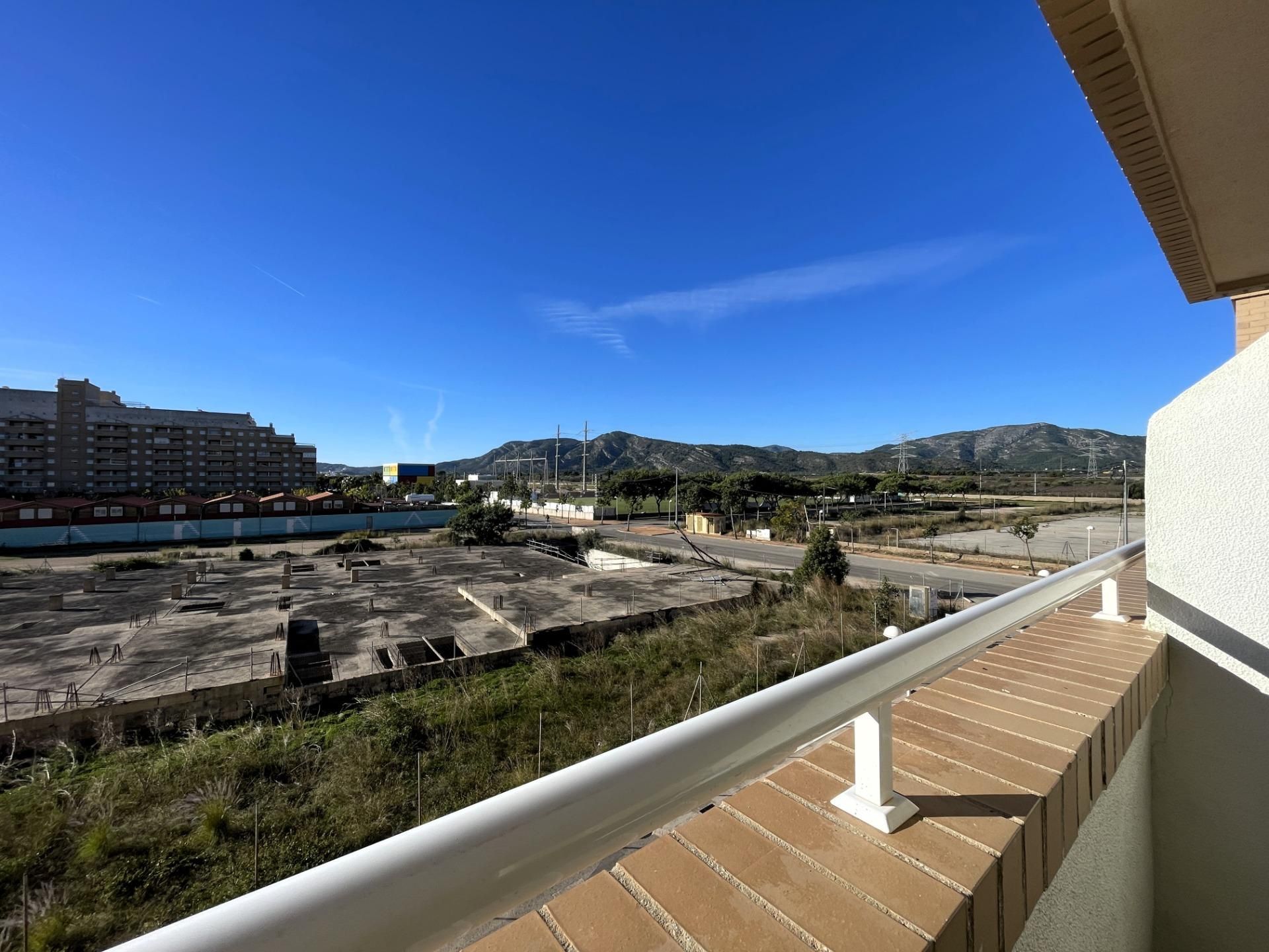 Vista exterior de Apartament en venda en Oropesa del Mar / Orpesa amb Aire condicionat, Calefacció i Jardí privat