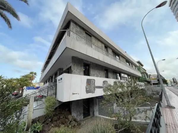 Vista exterior de Oficina en venda en Las Palmas de Gran Canaria amb Aire condicionat i Calefacció