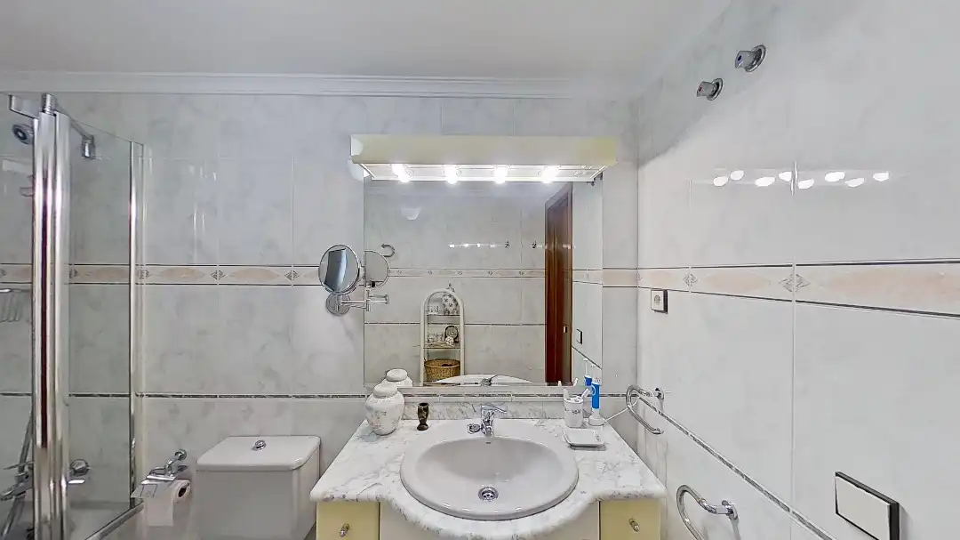 Baño de Piso en venta en Málaga con Aire acondicionado, Trastero y Amueblado