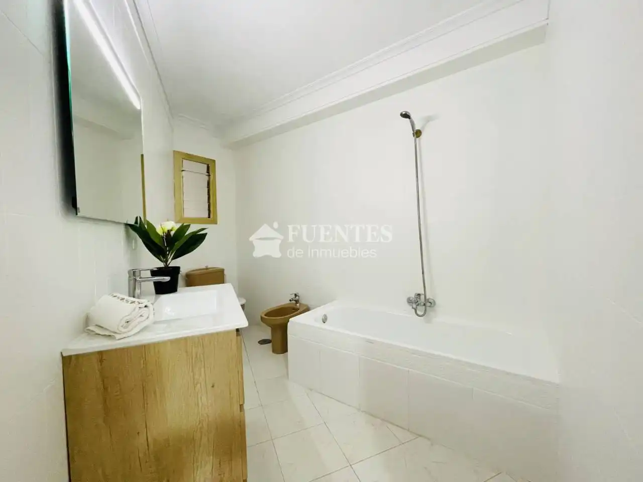 Baño de Piso en venta en Alicante / Alacant con Aire acondicionado y Terraza