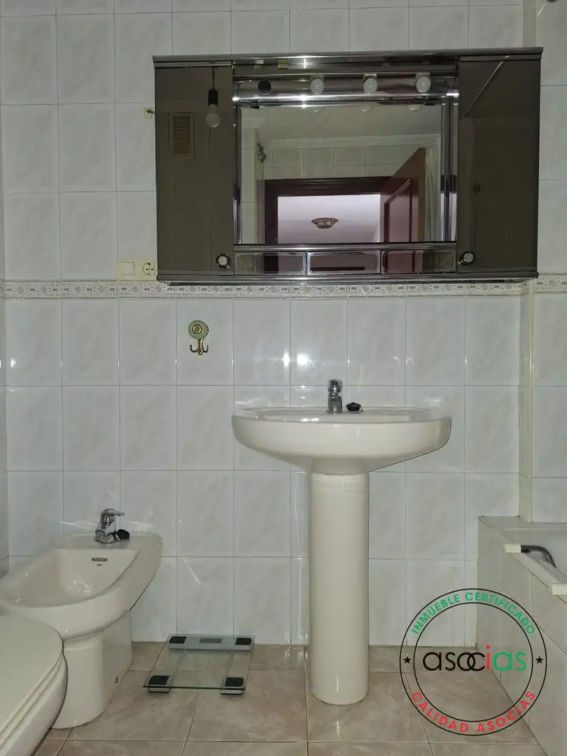 Baño de Piso en venta en Gijón  con Calefacción, Parquet y Trastero