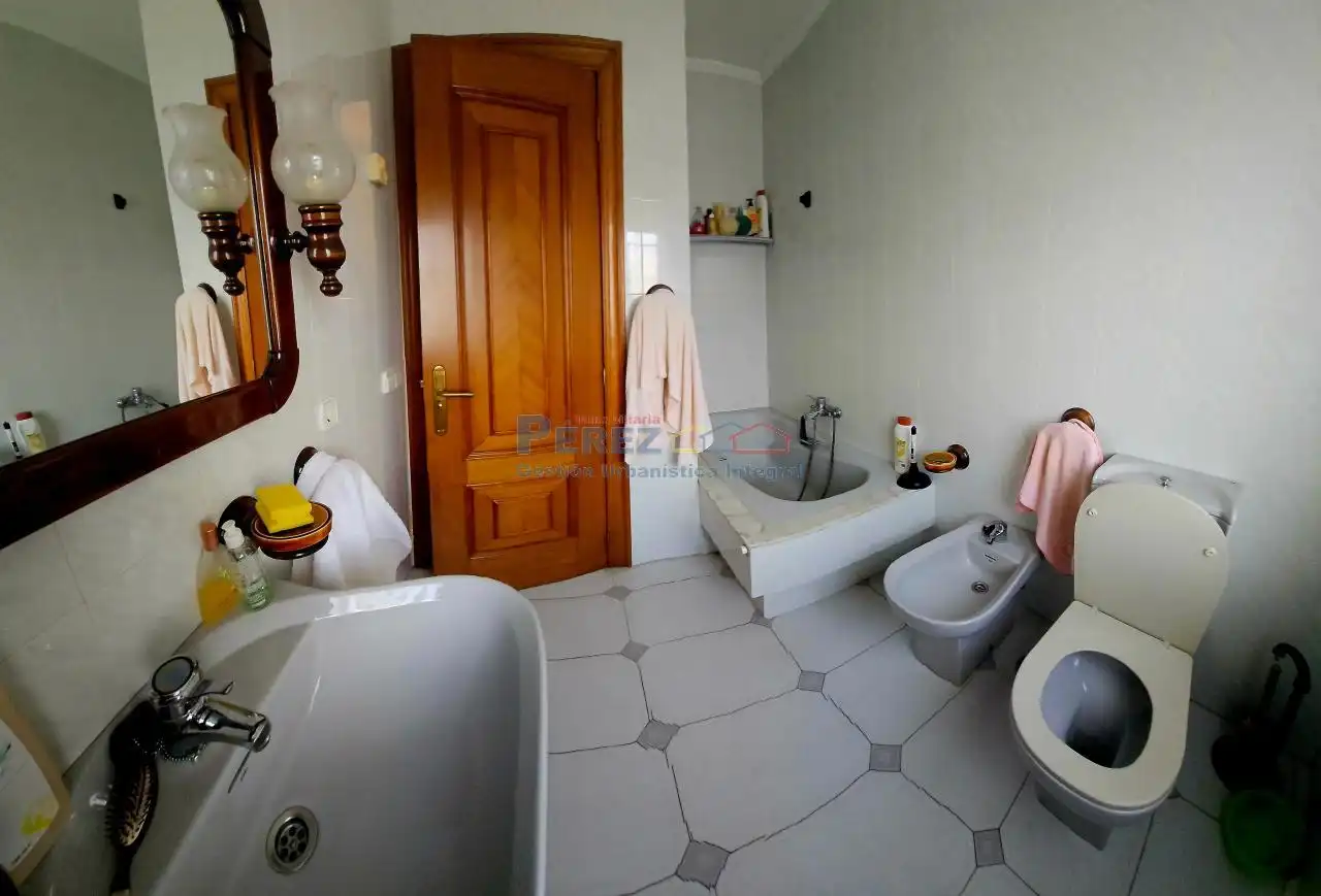 Bany de Casa o xalet en venda en Fene amb Calefacció, Jardí privat i Terrassa