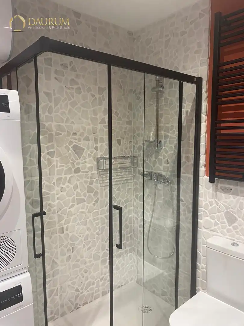 Baño de Piso en venta en Madrid con Calefacción, Terraza y Amueblado