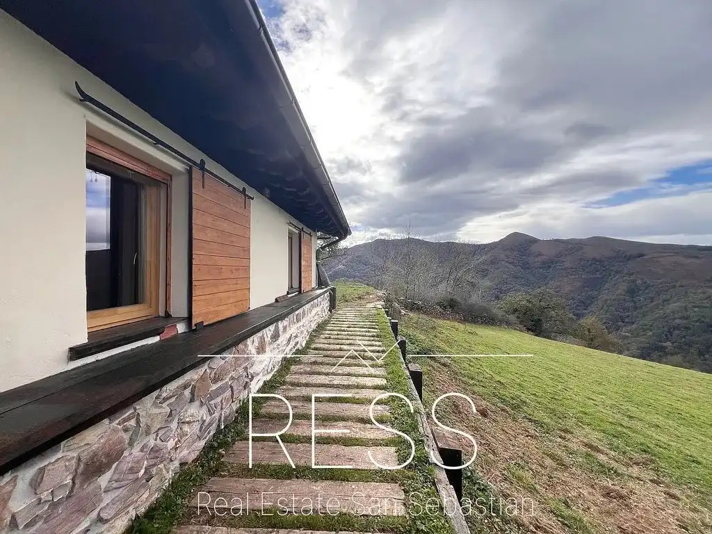 Vista exterior de Casa o xalet en venda en Etxalar amb Jardí privat, Terrassa i Balcó