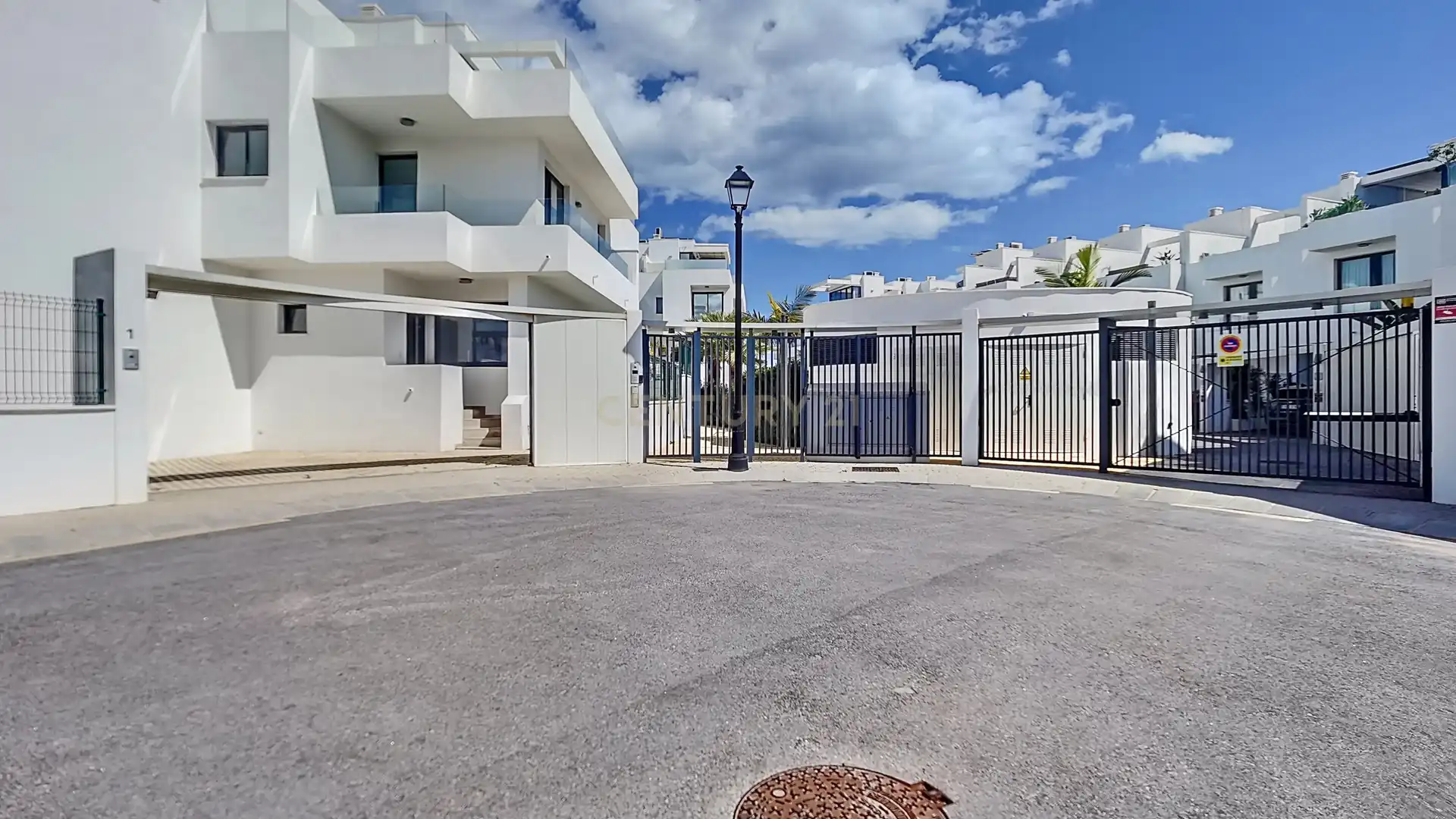 Vista exterior de Casa adosada de alquiler en Fuengirola con Aire acondicionado, Trastero y Horno