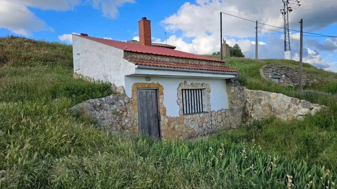 Vista exterior de Finca rústica en venda en Castronuevo de Esgueva amb Traster